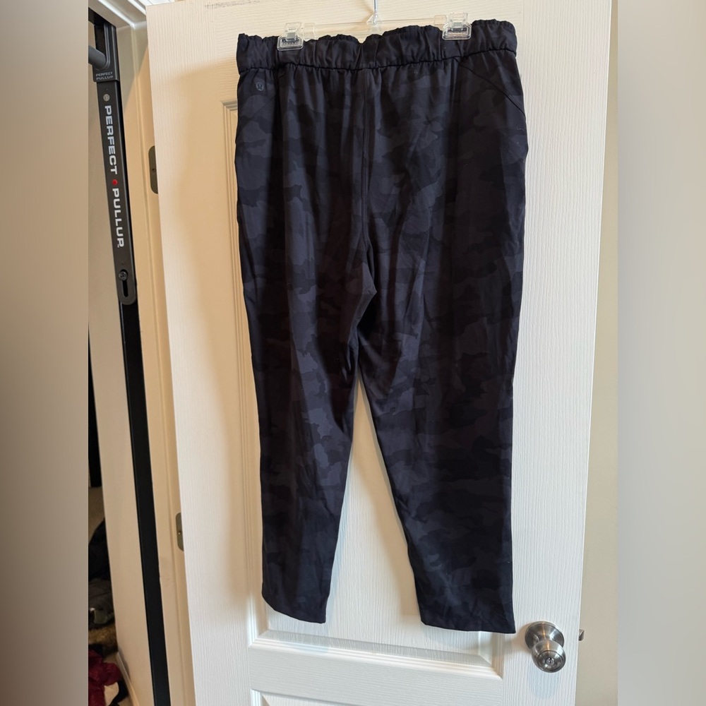 Lululemon 7/8 pant black camo